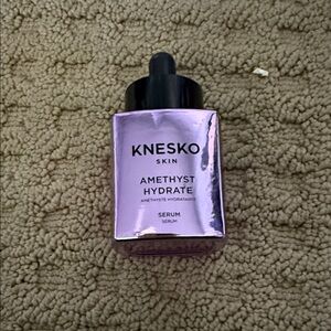 Kneeling Amethyst Hydrate Serum